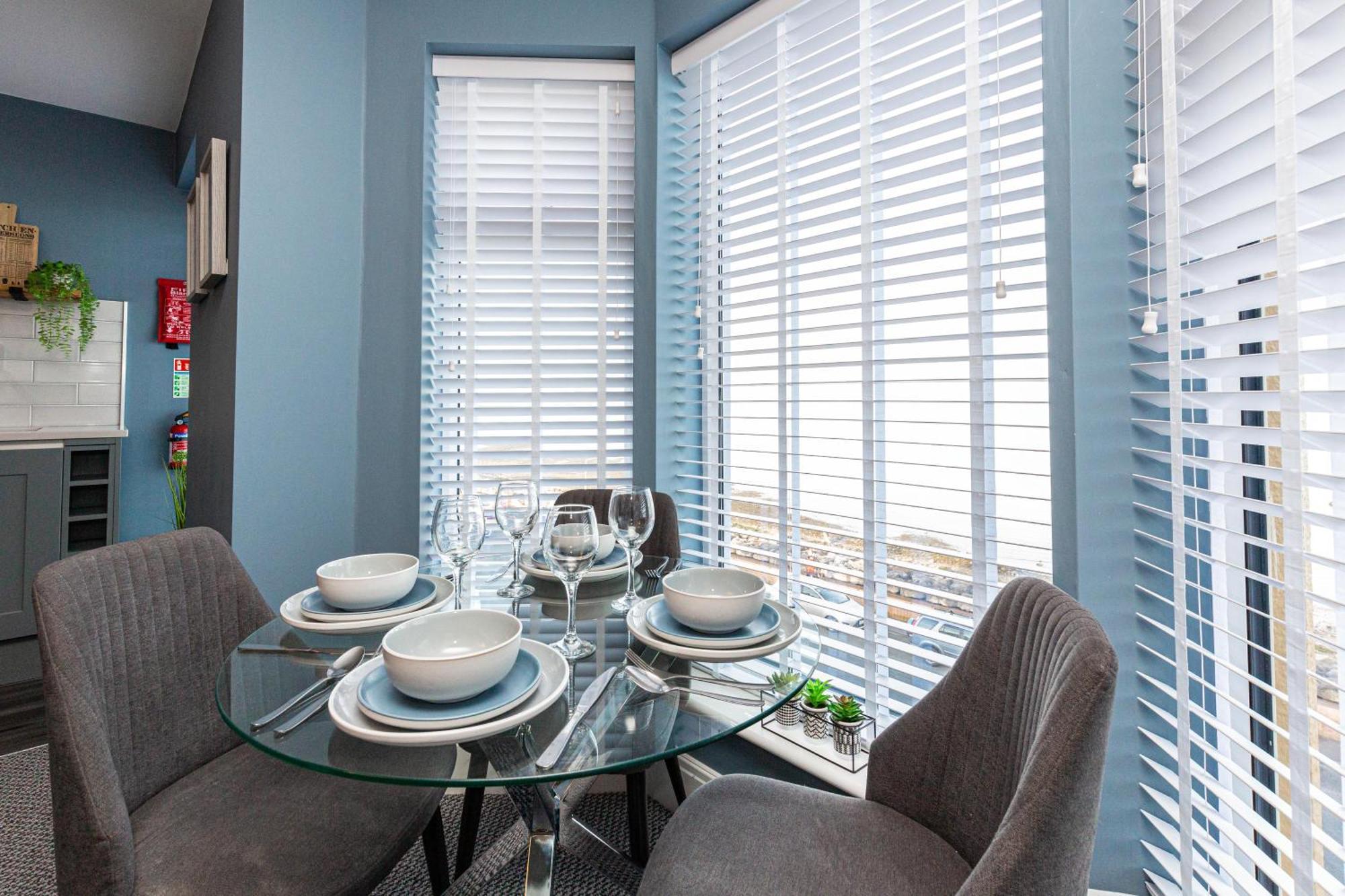 Seafront Apartment - Sleeps 6 - Gateway To The Lake District - Brand New Morecambe Exterior photo