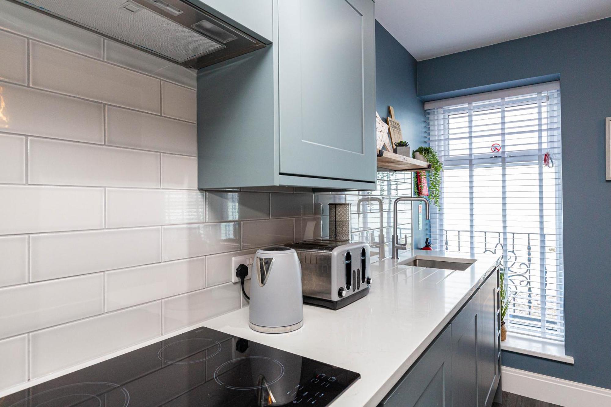 Seafront Apartment - Sleeps 6 - Gateway To The Lake District - Brand New Morecambe Exterior photo