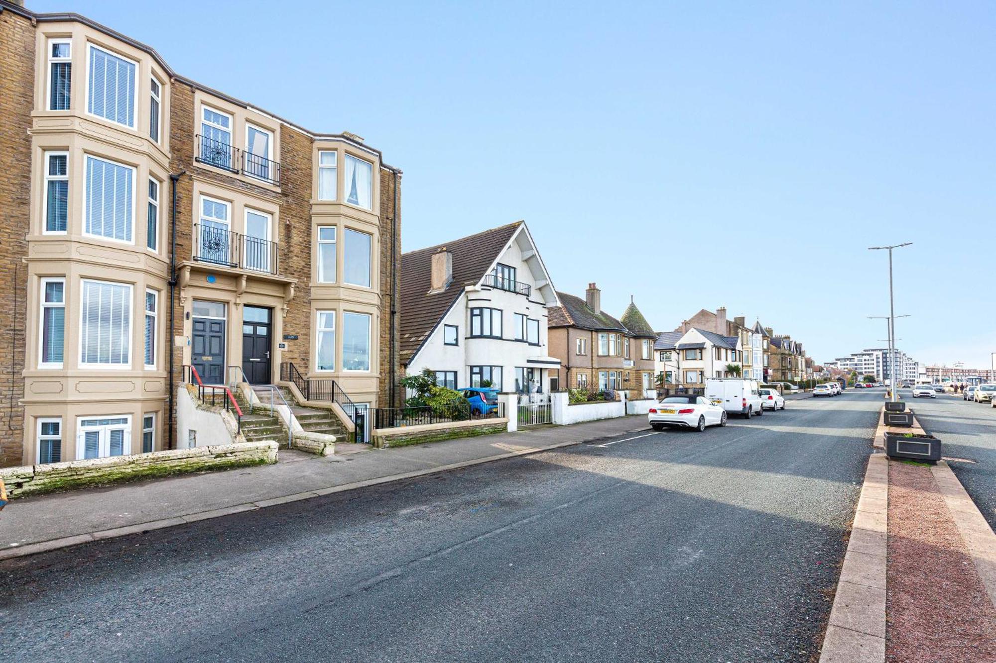 Seafront Apartment - Sleeps 6 - Gateway To The Lake District - Brand New Morecambe Exterior photo