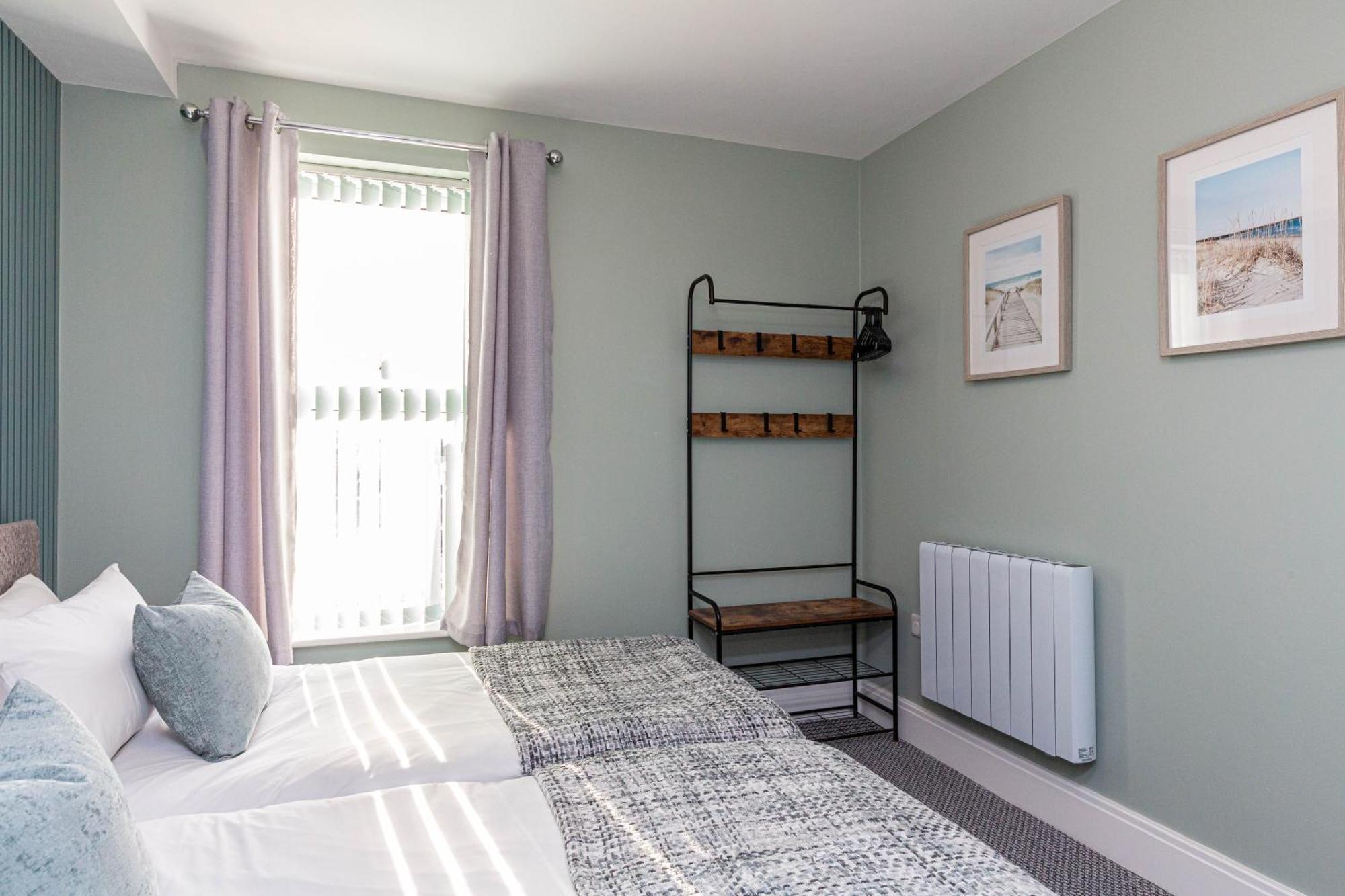 Seafront Apartment - Sleeps 6 - Gateway To The Lake District - Brand New Morecambe Exterior photo